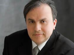 Laureát Grammy klavírista Jefim Bronfman hraje s Pražskou komorní  filharmonií
