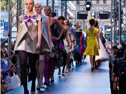 Prague Fashion Weekend přivedl špičkovou módu na ulici