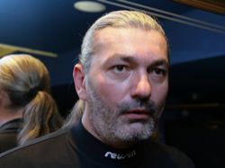 Hůlka si chce dát inzerát na seznámení