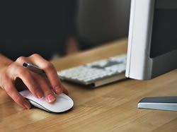 Používáte často při práci počítačovou myš? Dejte si pozor na „myšitídu“